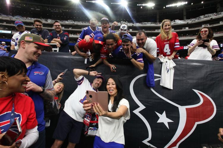 Kim Pegula meets with fans