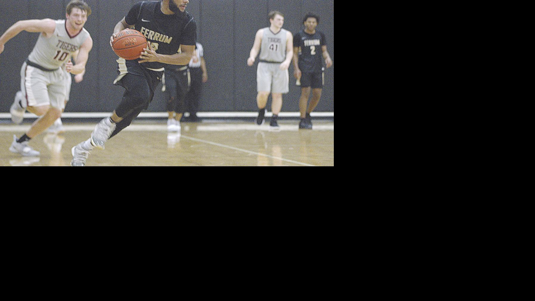 Men S College Basketball Helton S Shooting Guides Panthers To Win