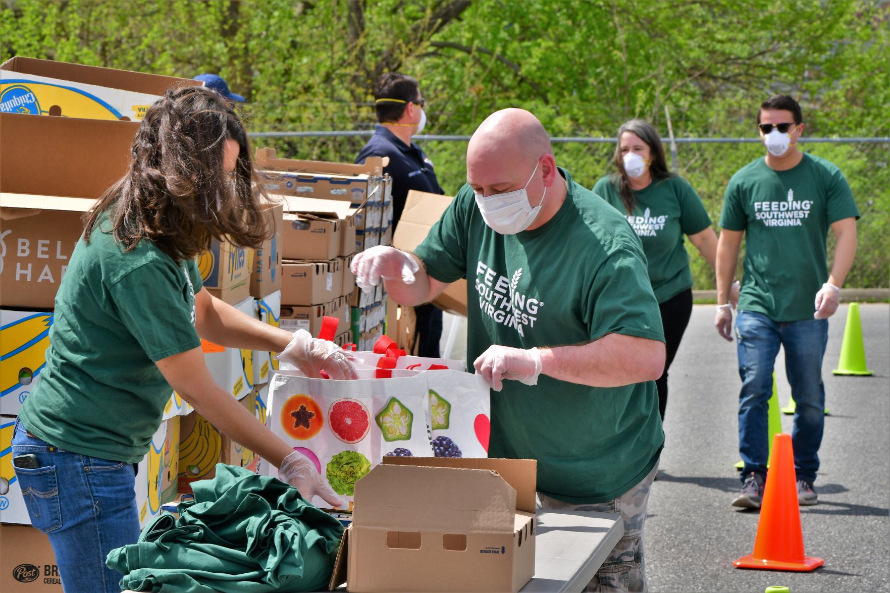 Hundreds Lined Up For Feeding America Mobile Pantry Distribution ...