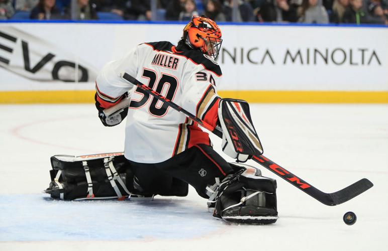 ryan-Miller-Sabres-Ducks-Scull