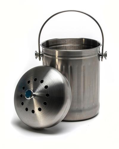 Enloy compost bin for kitchen countertop.