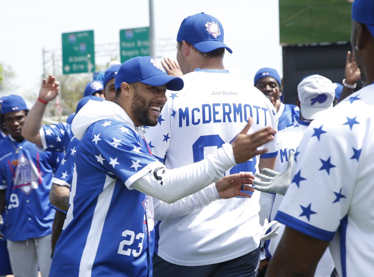 Micah-Hyde-buffalo-bills-softball-sharon-CANTILLON (copy)