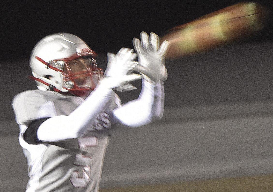 Luckett's play paces Eagles to 2-0 start