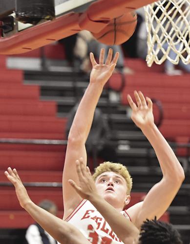 Mullins lands a game-winning hook