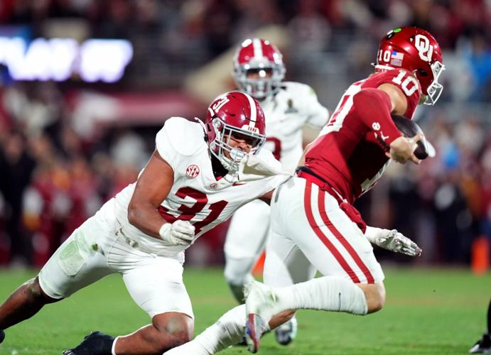 Alabama 's Keon Keeley (31) sacks Oklahoma's John Mateer (10) during the College Football Playoff game between the University of Oklahoma Sooners (OU) and the Alabama Crimson Tide at the Gaylord Family â€“ Oklahoma Memorial Stadium in Norman, Okla., F