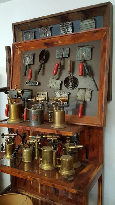 Sontag couple to sell lifetime of collectibles