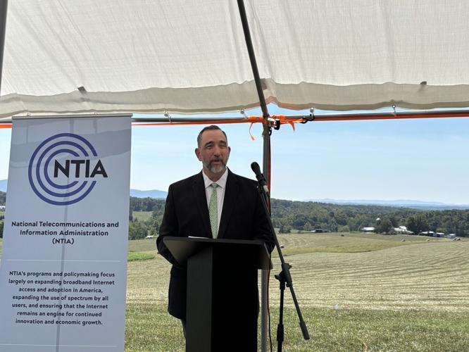 082826-lna-news-broadband-p4