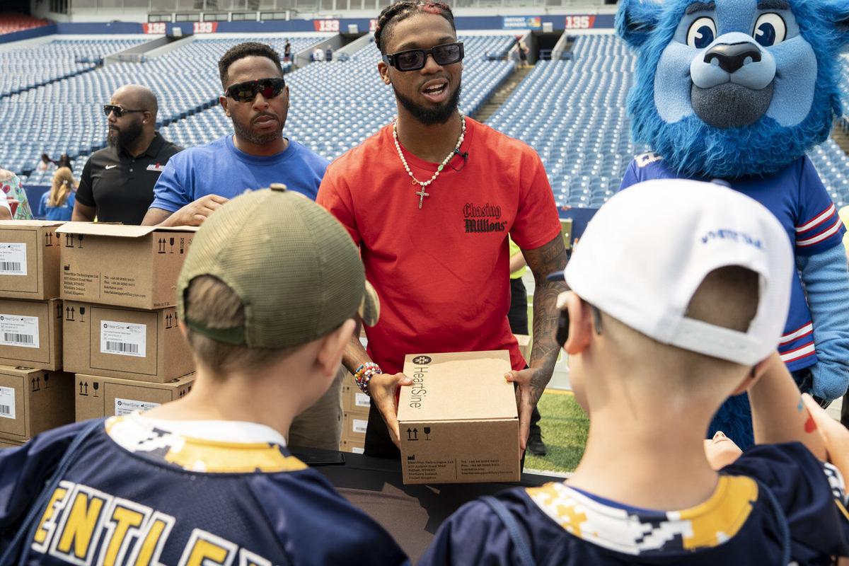 The American Heart Association, the Buffalo Bills and Highmark Blue Cross Blue Shield hold CPR teaching event
