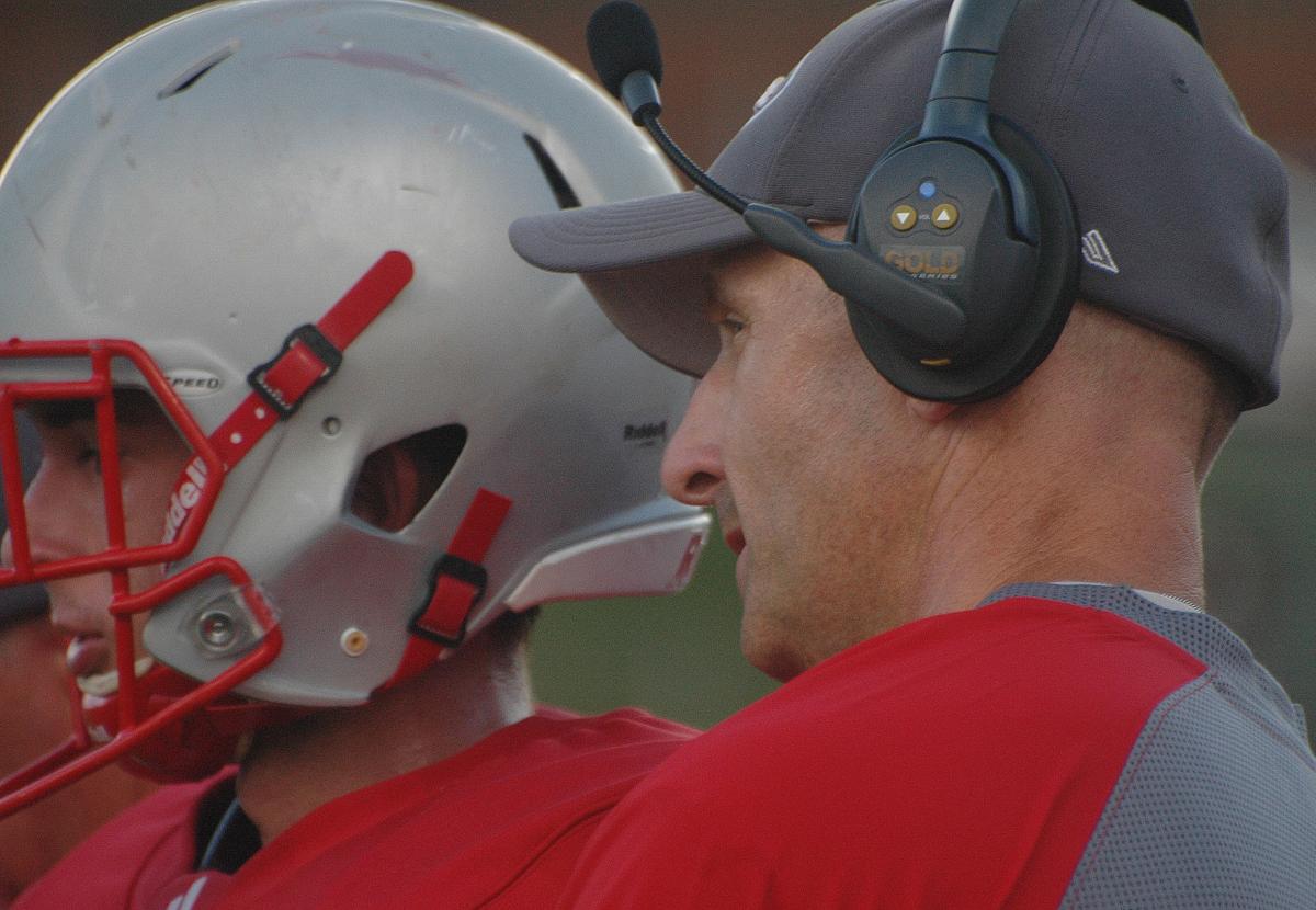 High School Football Liberty Tops Eagles 33 14 In Opener