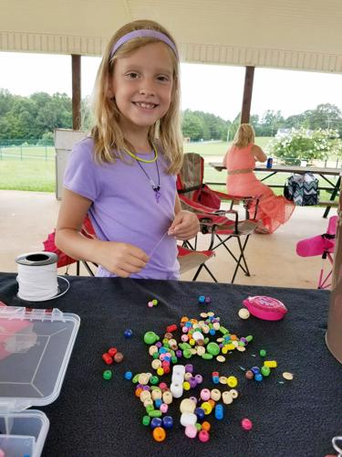 8-year-old makes ‘Battle Bracelets’ for the hungry