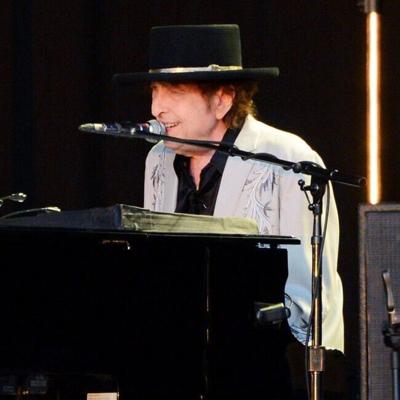 Bob Dylan thanks fans for being music and art lovers on his new tour