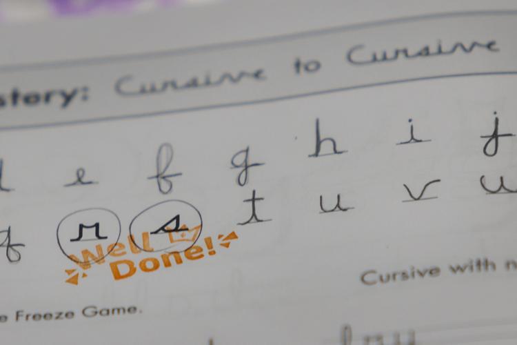 US-NEWS-SHOULD-CURSIVE-WRITING-MAKE-COMEBACK-2-PHI.jpg