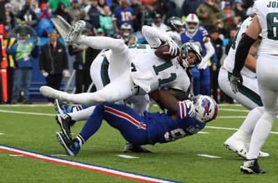 1014043632 McCoy Sports Bills Philadelphia Eagles Buffalo Bills defensive end Shaq Lawson (90)