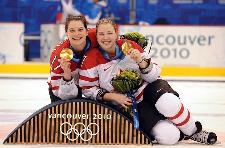 Canada's forward Jennifer Botterill (17)