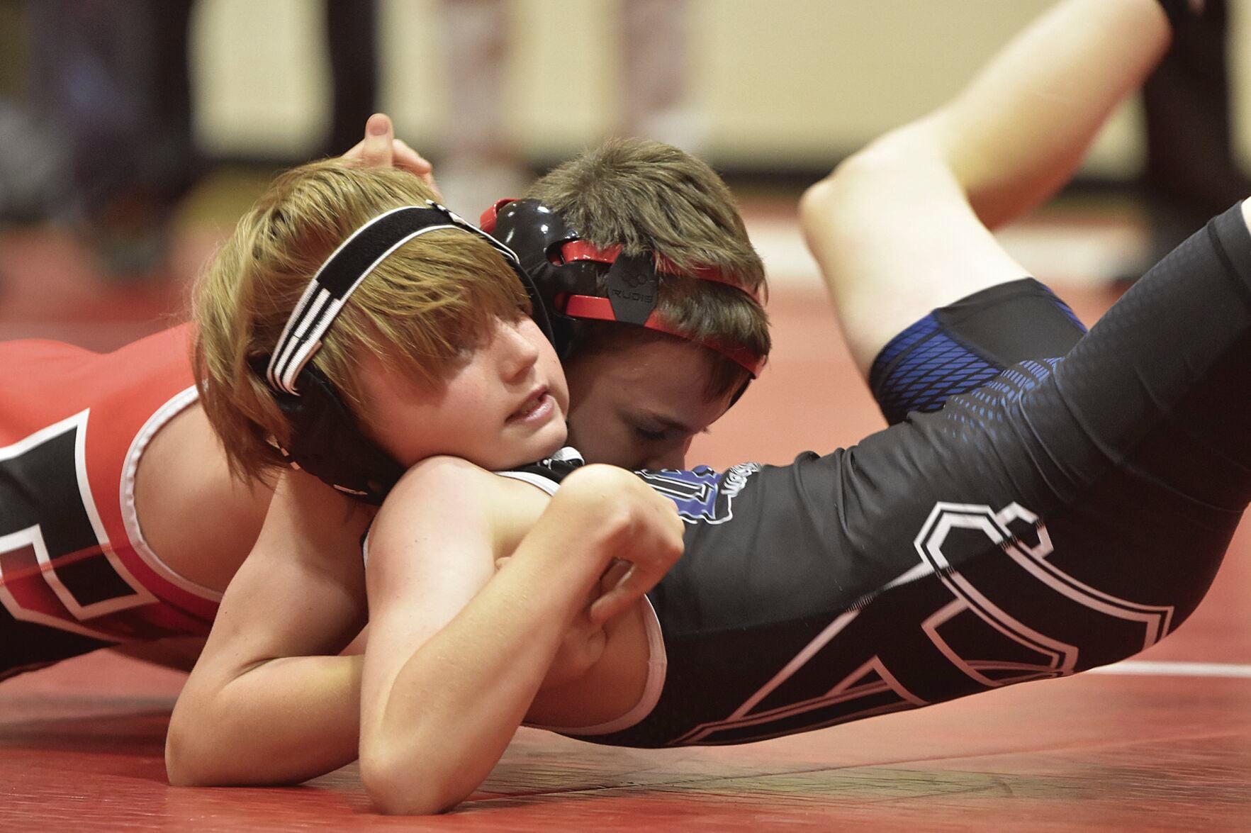 MIDDLE SCHOOL WRESTLERS OPEN SEASON