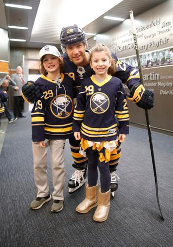 Pominville-Children-Sabres-Predators-KeyBank Center-Scull