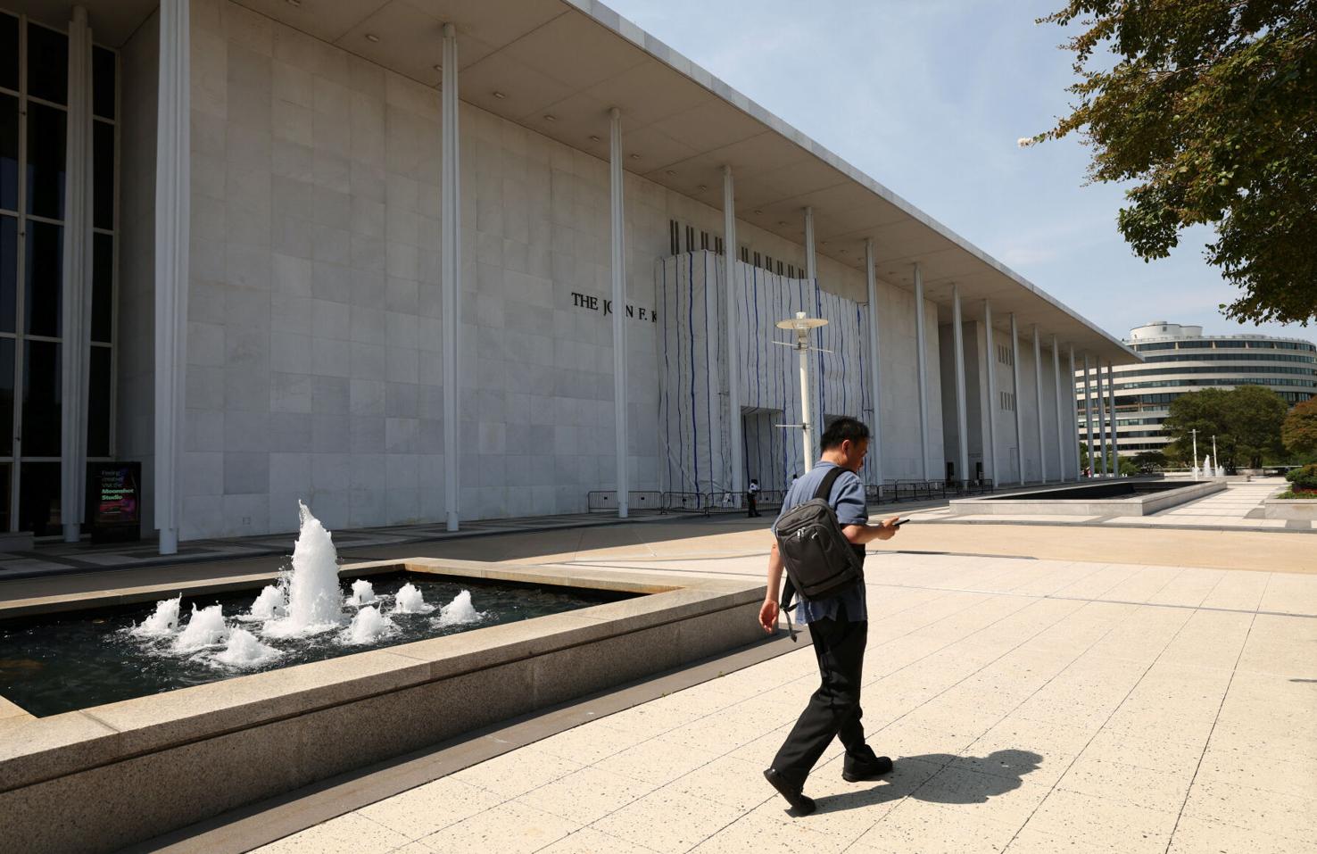 Board votes to inscribe Trump's name on Kennedy Center