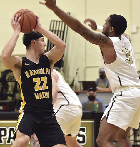 Yellow Jackets claim Division III championship