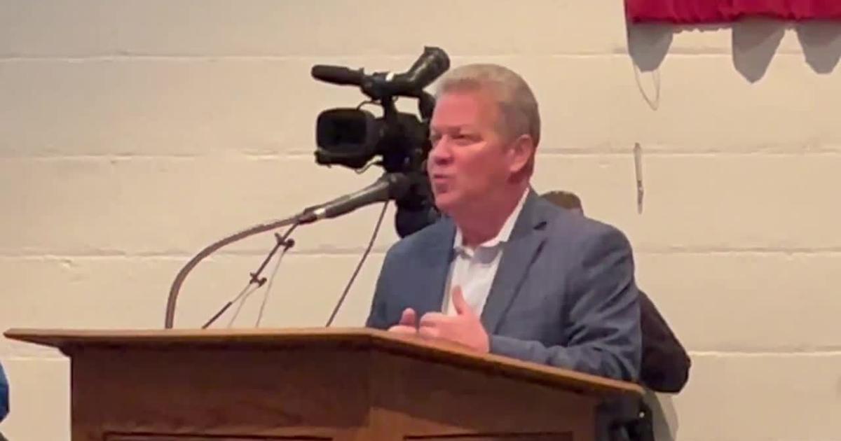 State Sen. Bill Stanley addresses audience at public hearing