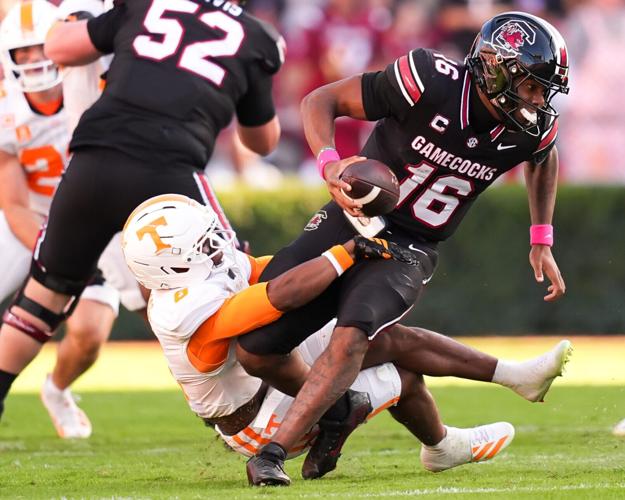 South Carolina quarterback LaNorris Sellers (16) escapes a tackle attempt by Tennessee defensive back Qua Moss (6) during a