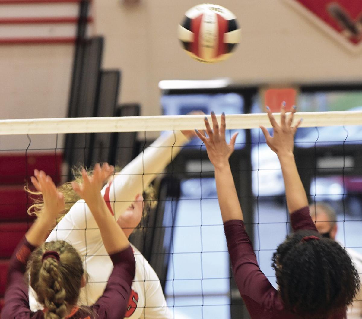 Eagles complete regular-season with win at home