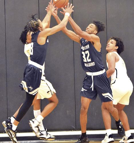 Marlins stay out of Panthers' nets, win by 12