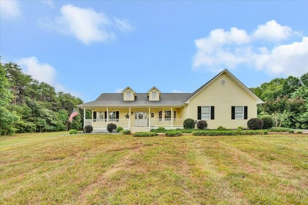 4 Bedroom Home in Glade Hill - $475,000