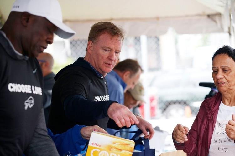 Bills and Sabre alumni volunteer