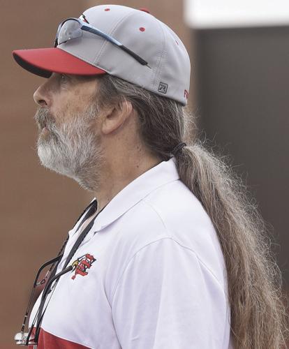 Eagles split scrimmage matches