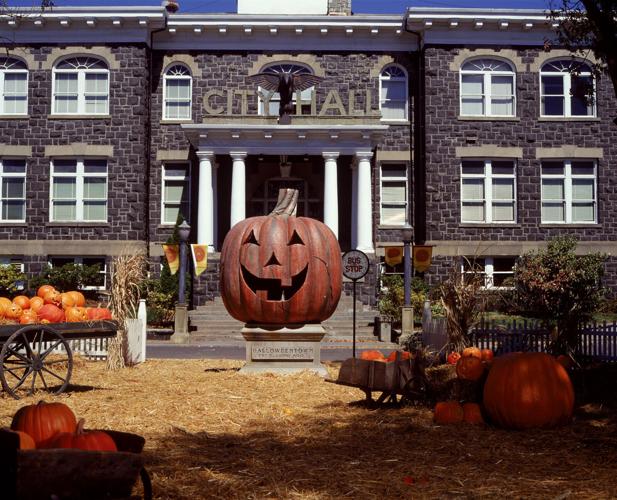 Halloweentown (1998)