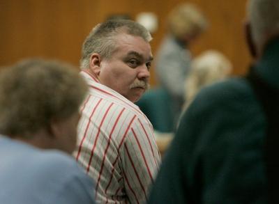 Steven Avery turns to look at his parents, Delores (left) and Allen Avery, on March 8, 2007 at the Calumet County Courthouse in Chilton.