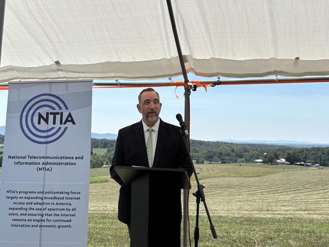 082826-lna-news-broadband-p4