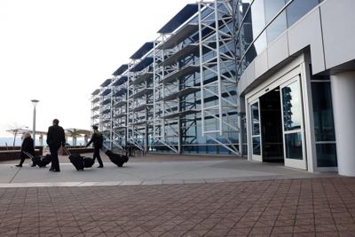 120225-roa-va-airport-02.JPG (copy)