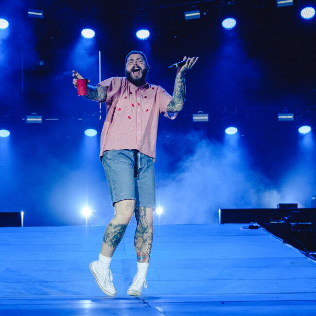 Post Malone injured in a stage fall in the US