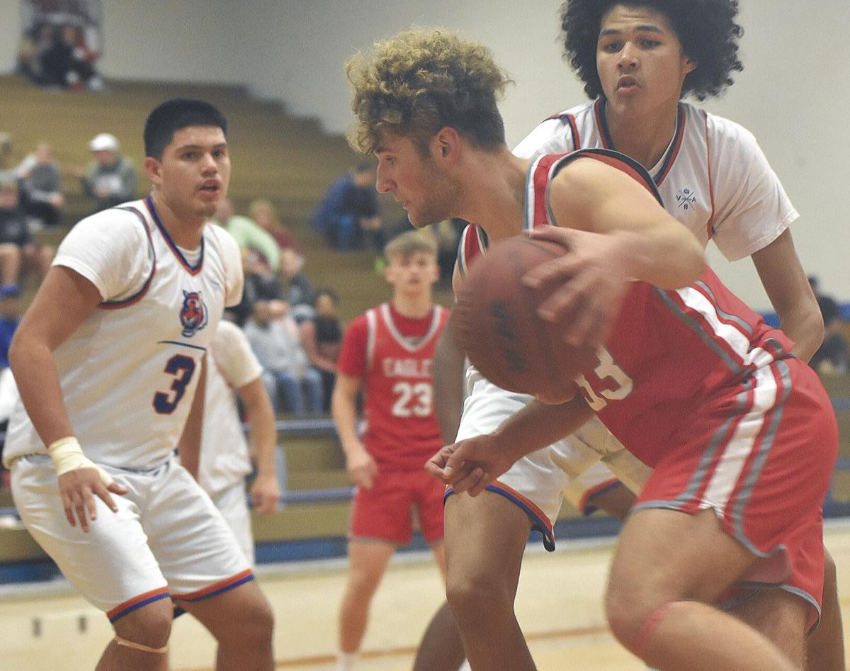 Eagles are one point better than Colonels, 58-57