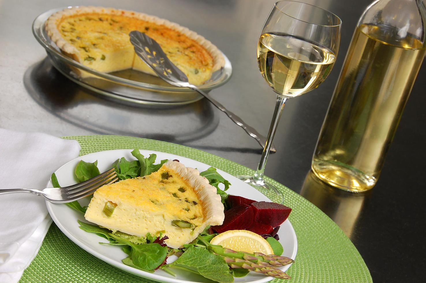 Brunch quiche with wine