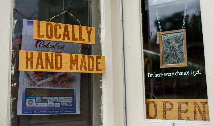 Spring Fling Art and Craft Walk kicks off Memorial Day weekend in