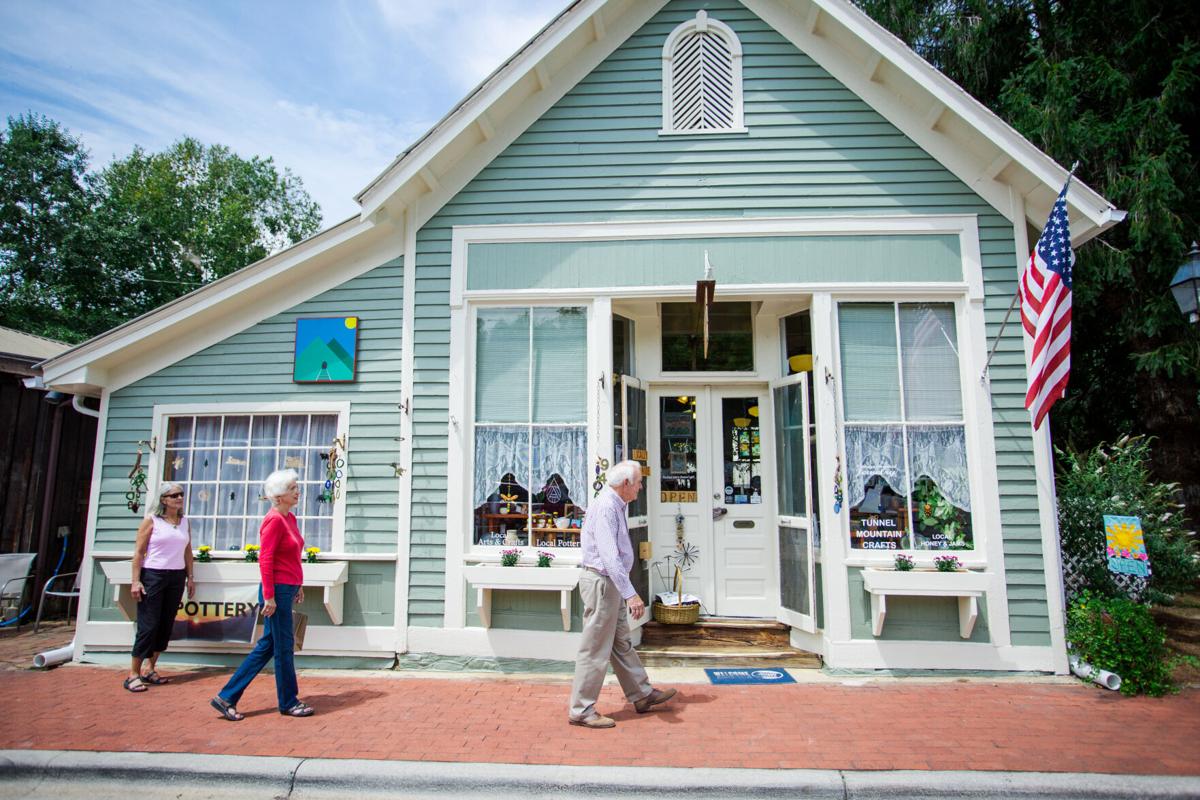 Spring Fling Art and Craft Walk kicks off Memorial Day weekend in Dillsboro Festivals + Events