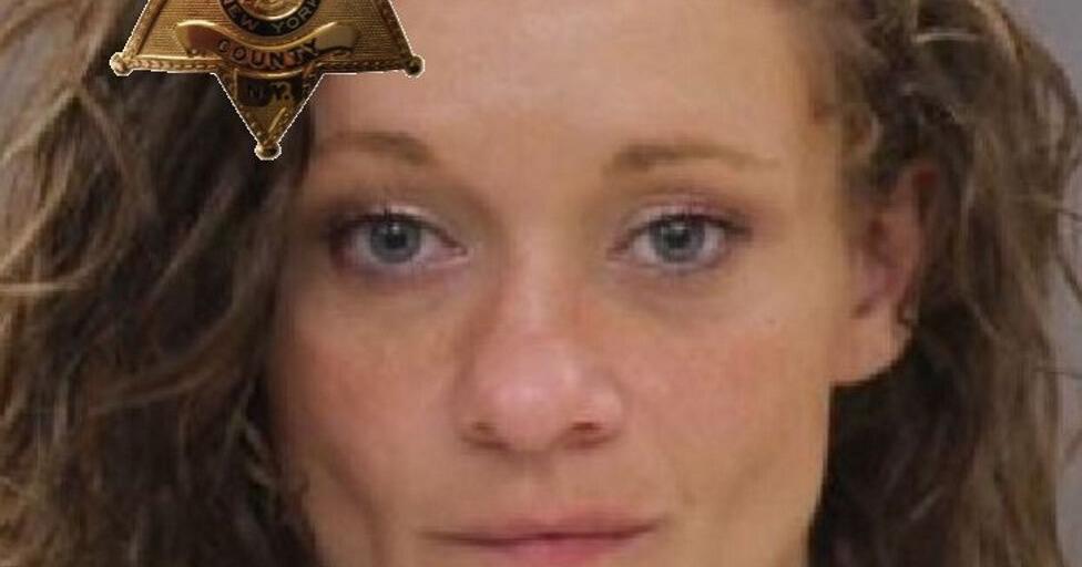 Traffic stop yields weapon, gun charges | Police | thelcn.com