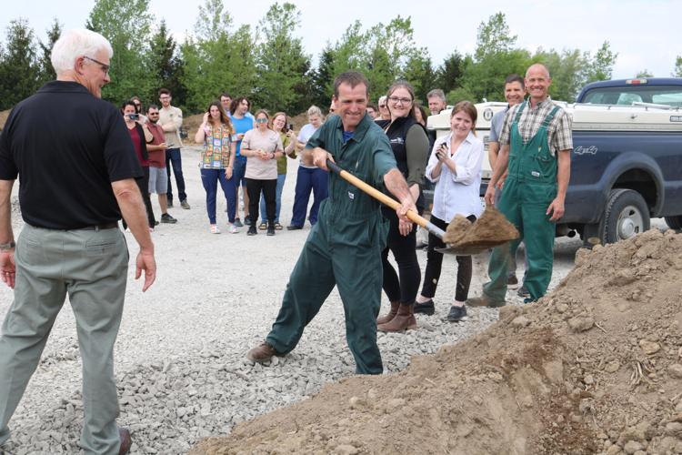 Perry Vet Clinic expands services in Livonia Local News