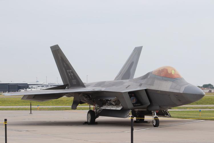 (WATCH) A world beyond: F-22 Raptor Demonstration Team to perform this ...