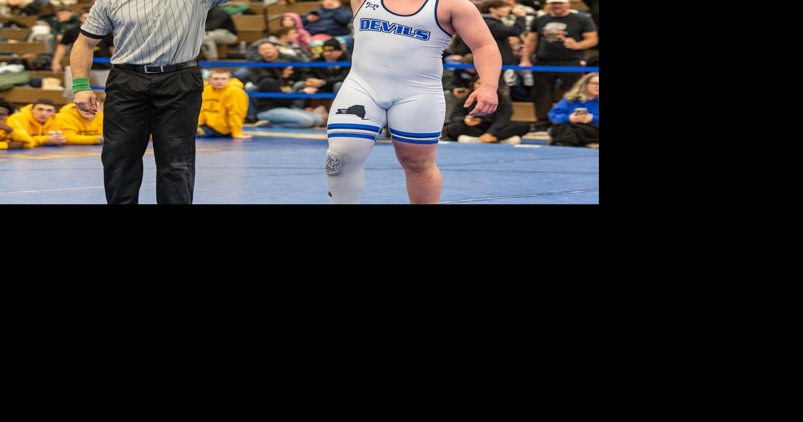 Batavia's Darch earns Monroe County League title at 215 lbs.