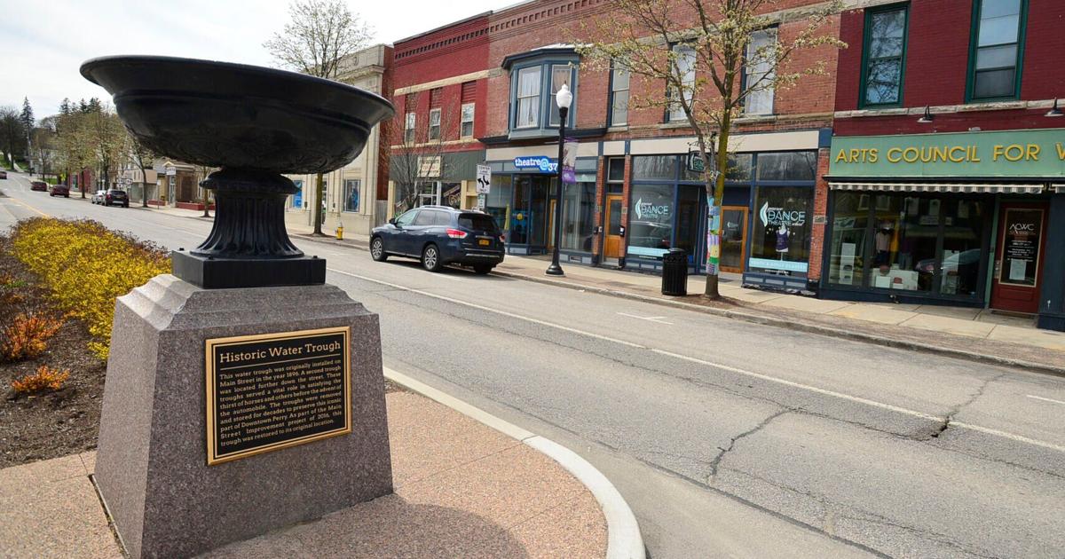 Perry Local Cal Downtown Perry giving a 'High Five' | Lifestyles | thelcn.com