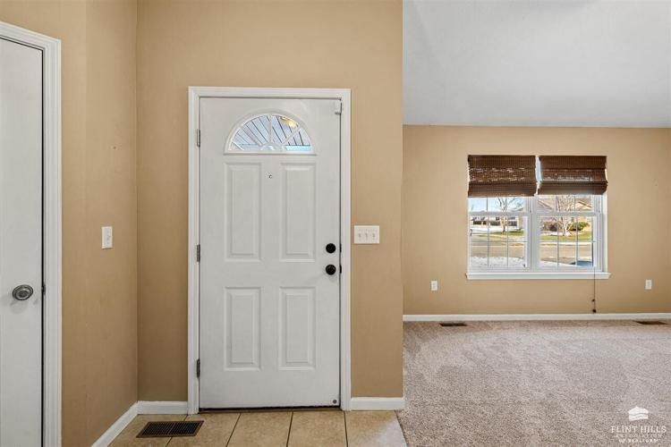 3909 Golden Eagle Drive, Manhattan, KS 66502 SingleFamily Houses