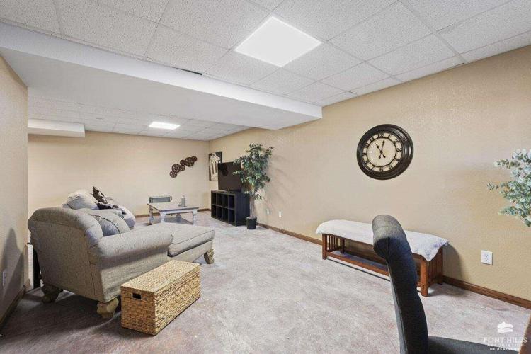 176 2200 Avenue, Solomon, KS 67480 SingleFamily Houses