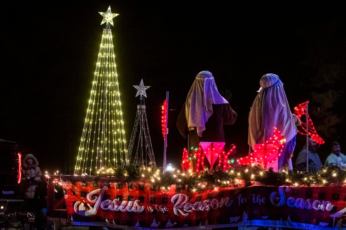 PHOTOS: Spirit of the Holidays Lighted Parade held for 23rd time | News |  themercury.com, image size:1200x800