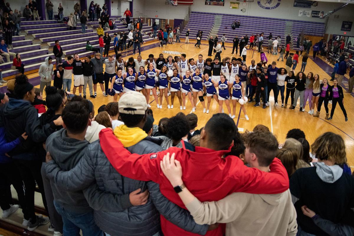 Manhattan Boys Fall To Topeka West 53 52 On Last Second Putback