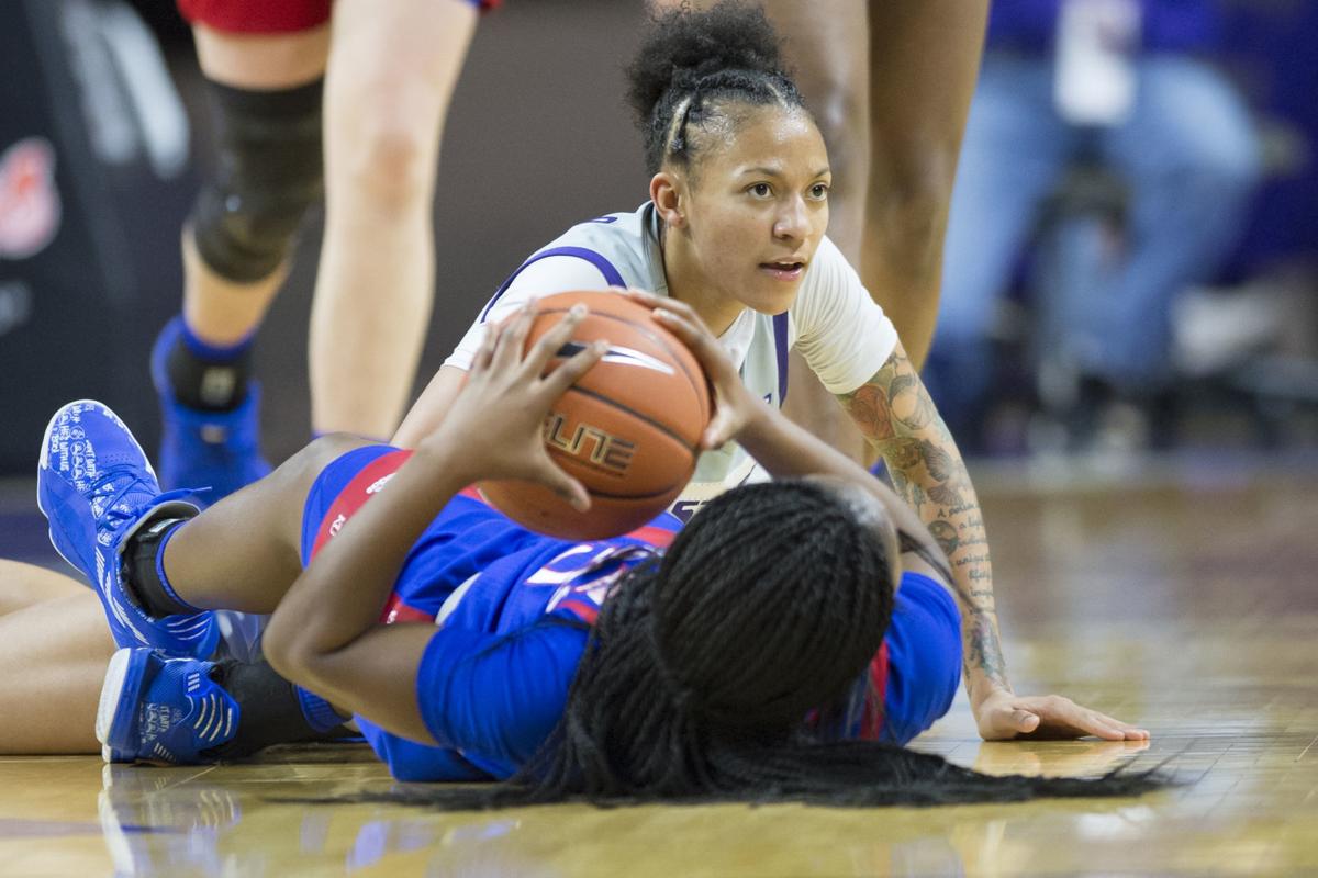 Kansas State Women S Basketball Blows Out Ku To End Regular Season