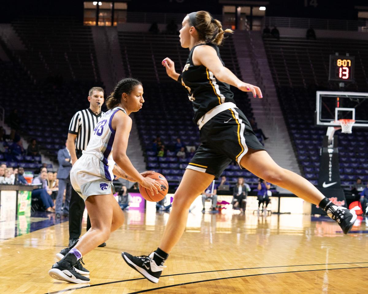 Ayoka Lee Chrissy Carr Combine To Help Kansas State Women Hoop S