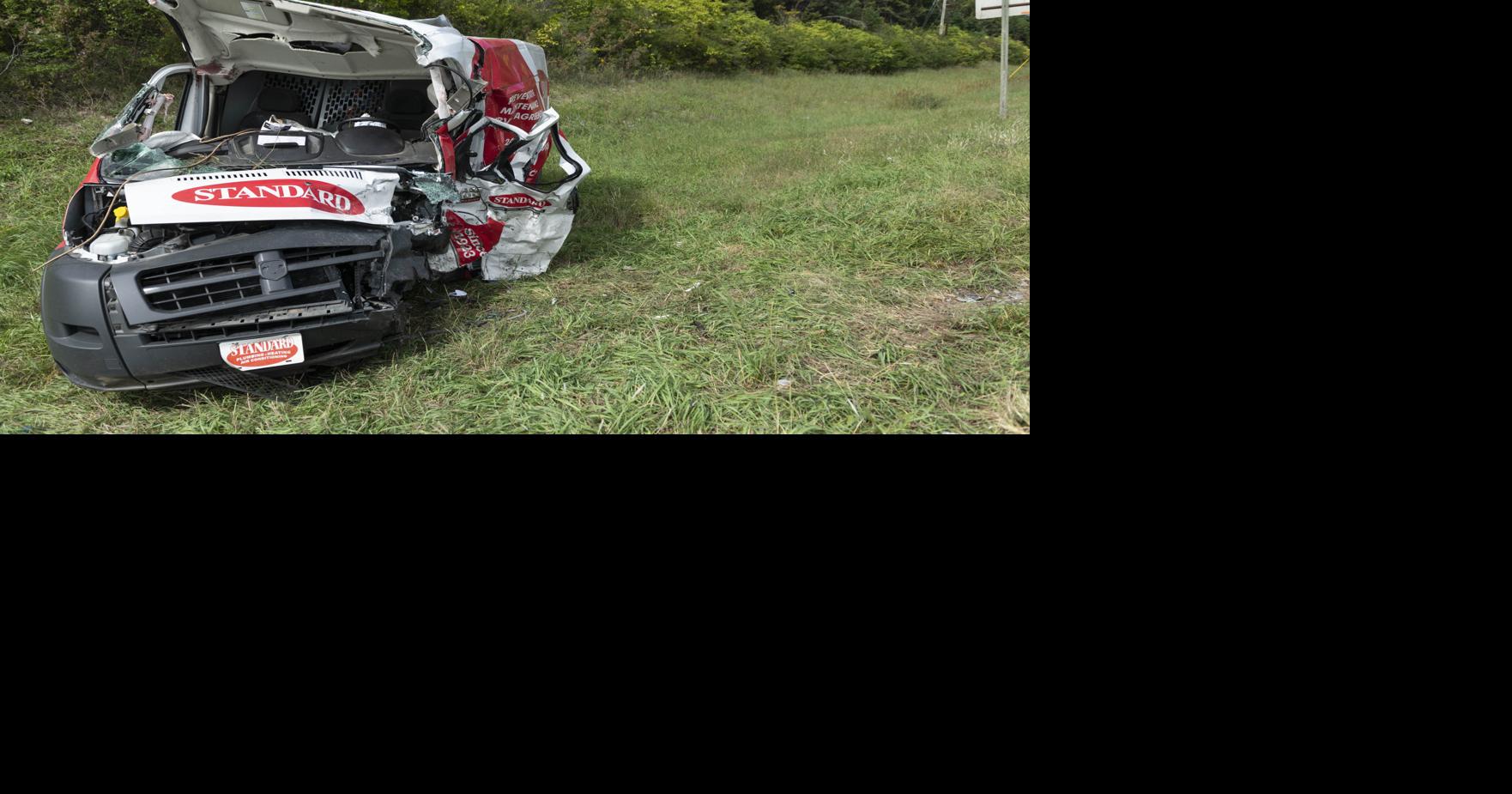 3 injured in headon crash on Seth Child